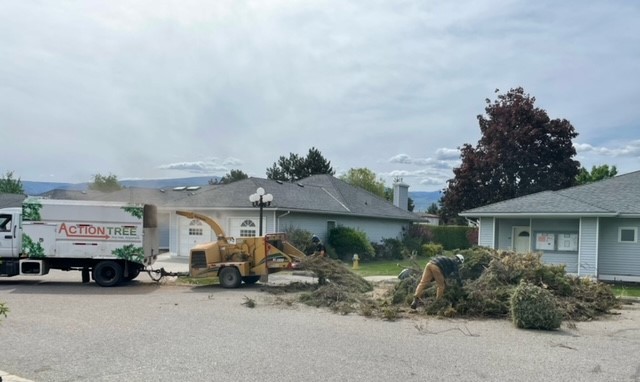 Picture of a house undergoing Fire Smart mitigation