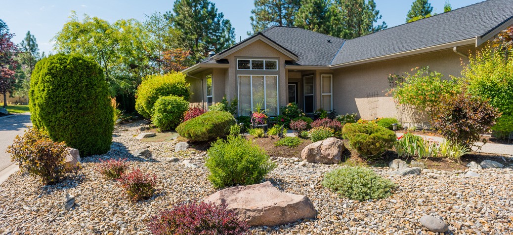 Image of maintained landscaping in Kelowna Image of maintained landscaping in Kelowna