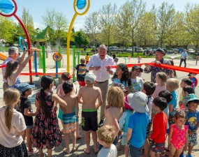 Mayor Dyas and Councillor Cannan cut the ribbon to the newly updated Ben Lee Park waterpark